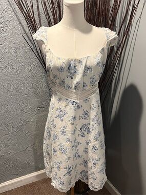 🌼REVOLVE LPA BLUE AND WHITE FLORAL LINENE AND LACE DRESS SIZE XL🌼